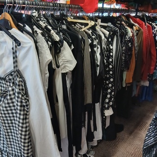 Ca. 141x Zwart wit feestkleding en Rockkleding